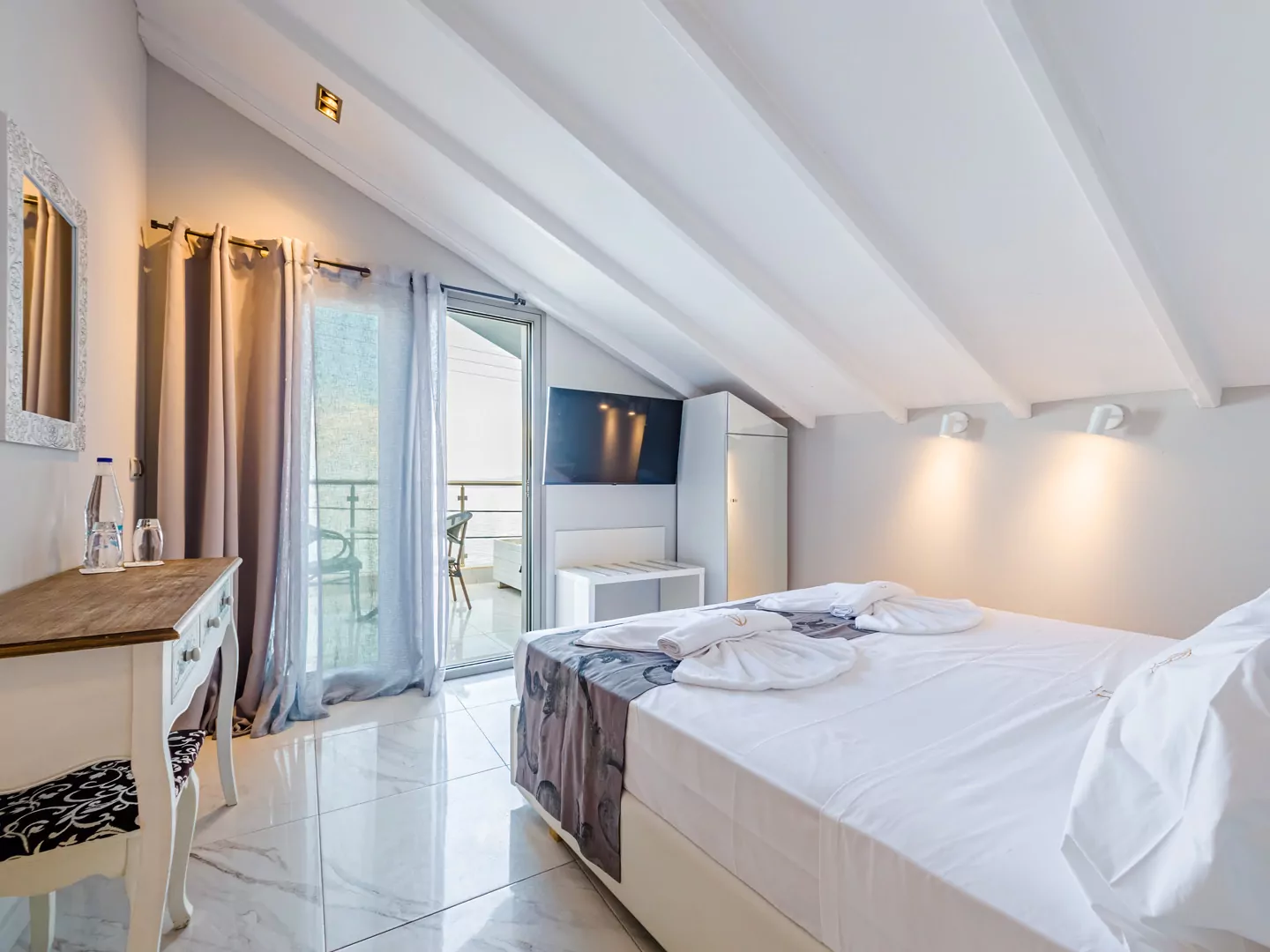 Modern luxury suite bedroom with sea view balcony at Alpha Luxury Suites Pefkohori Halkidiki