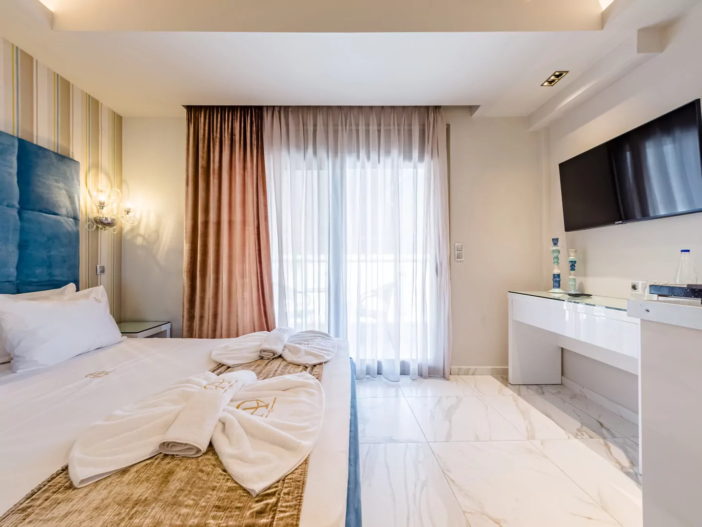 Modern luxury suite bedroom with sea view balcony at Alpha Luxury Suites Pefkohori Halkidiki